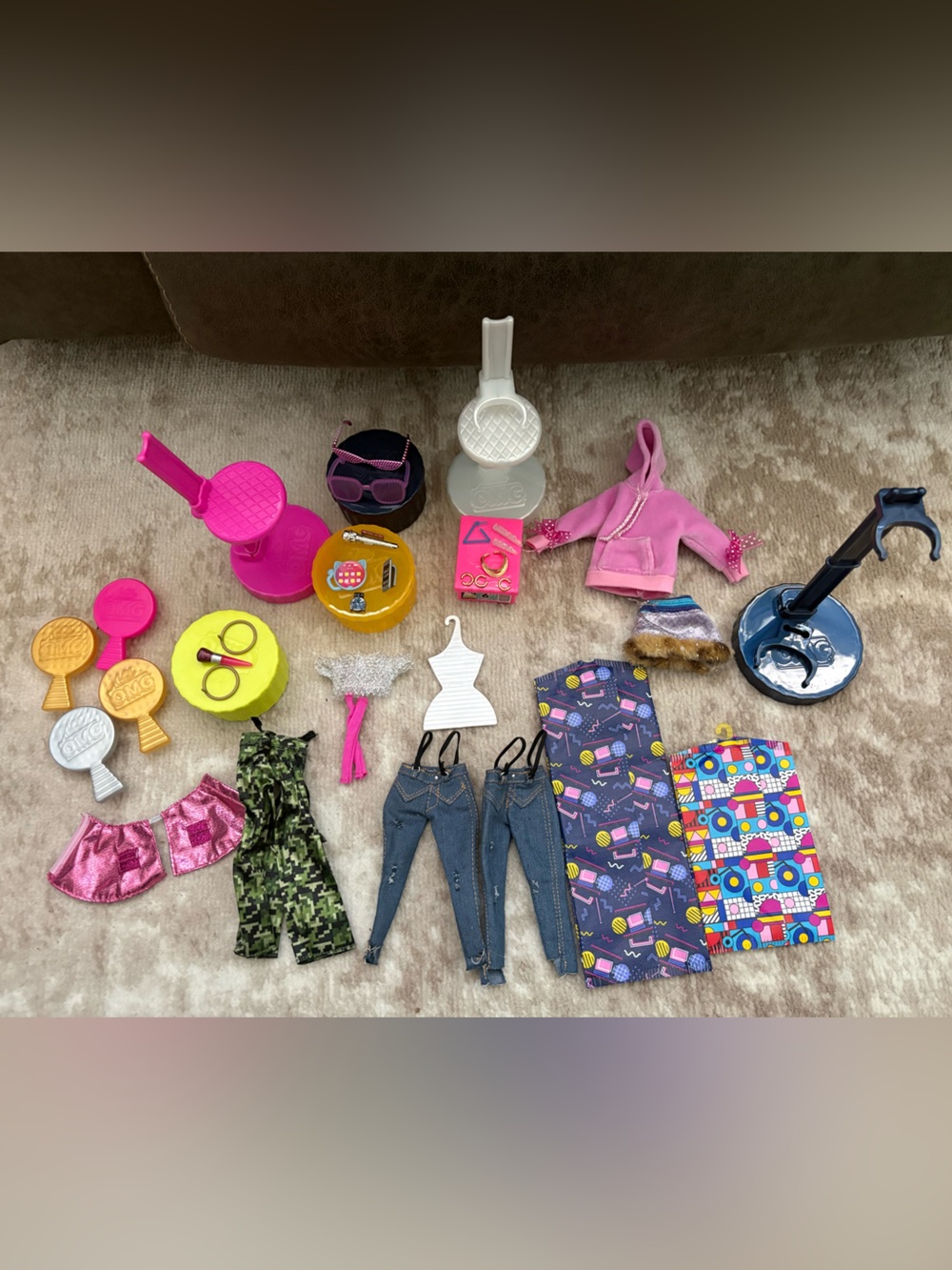 L.O.L. Surprise! Doll Clothes & Accessories Set in Pink, Blue, Yellow, Green